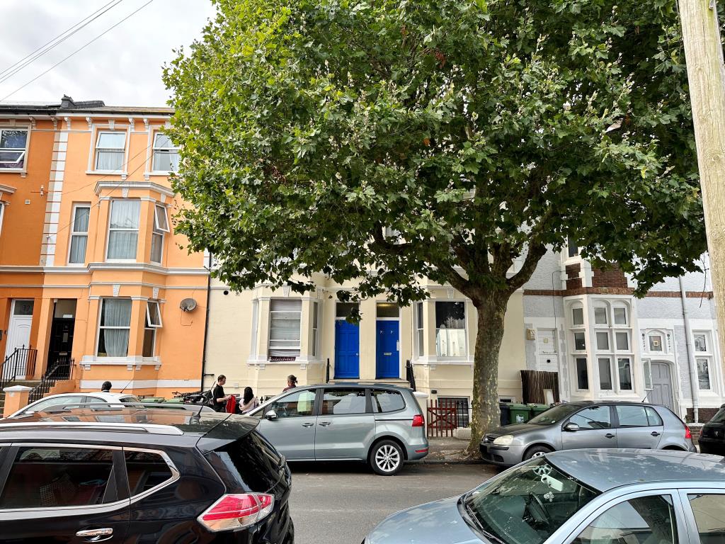 Lot: 26 - FREEHOLD BLOCK OF EIGHT FLATS FOR INVESTMENT - Outside of the property of a mid terraced block